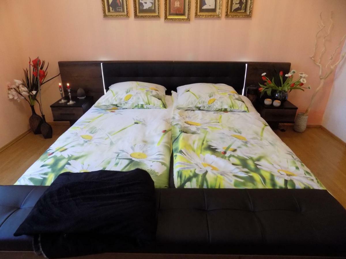 Apartament Landhaus Florian Rovensko pod Troskami Zewnętrze zdjęcie