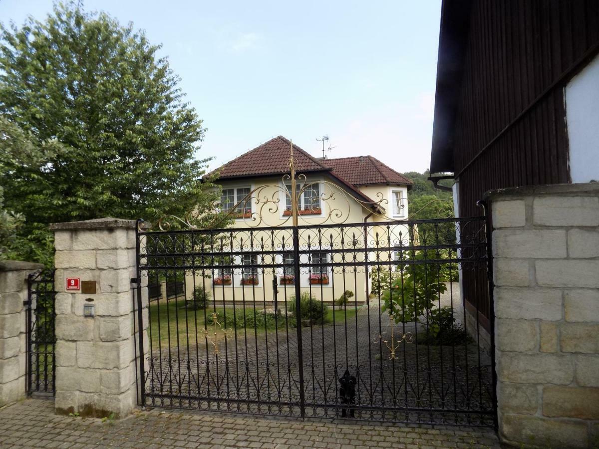 Apartament Landhaus Florian Rovensko pod Troskami Zewnętrze zdjęcie